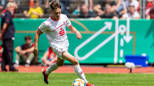 Suchen sie nach u17 bayer leverkusen fotos und über 100 millionen weiteren aktuellen bildern und stockfotos bei imago. Bayer 04 Leverkusen Rudi Voller Aussert Sich Uber Wirtz Transfer Eurosport