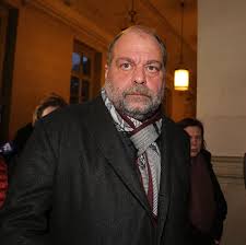 La chanteuse a notamment révélé ce que la nomination du célèbre avocat au poste de garde des sceaux avait changé dans le quotidien du couple. Eric Dupond Moretti Le Celebre Avocat Et Compagnon D Isabelle Boulay Victime D Un Vol Femme Actuelle Le Mag