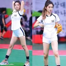 It was a rookie showdown: 120819 Yeji Isac 2019 Yeji ìì§ Itzy Indonesia Facebook