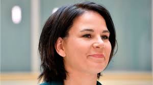 Entweder hat sich annalena baerbock, jüngst zur kanzlerkandidatin ihrer partei gekürt, nackt fotografieren lassen. Annalena Baerbock Studium Tochter Ehemann Alles Zur Grunen Chefin Berliner Morgenpost