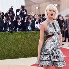 You must see everything taylor swift is wearing on tour. 19 Snake Themed Things To Wear For Taylor Swift S New Phase Fashionista