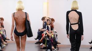 Fashion Week L Hommage Glamour De Guy Laroche A Mireille Darc