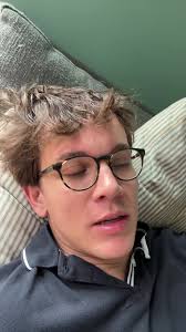 Cuidado con el chico guapo en LA