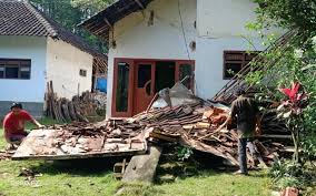 Jawa timur menjadi destinasi wisatawan dari berbagai wilayah di indonesia dan mancanegara. Warganet Bagikan Foto Foto Kerusakan Di Blitar Akibat Gempa Bumi Harianjogja Com