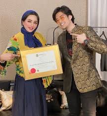 Tan sri mohd bakri bin mohd zinin is on the board of straits inter logistics bhd. Jaga Cucu Amal Kickboxing Buat Puan Sri Nisa Bakri Rasa Cergas Awet Muda Viral Meletop