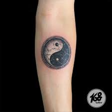 Yin Yang Tattoo Find The Balance In Life Yin Yang Tattoos Ying Yang Tattoo Yin Yang