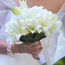 Alternativen zum traditionellen hochzeitsstrauss ist ein kleiner blumenstrauss (brautstrauss) welche blumen soll ich bei hochzeit und hochzeitsstrauss verwenden? Brautstrauss Was Kosten Welche Arten