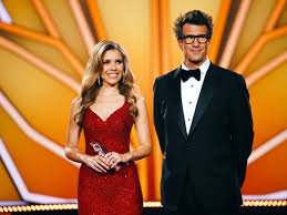 Mit victoria swarovski als moderatorin bei let's dance 2018 bleibt rtl sich allerdings grundsätzlich treu. Let S Dance Rtl Moderatorin Victoria Swarovski Atemberaubend Im Tv Und Auf Instagram Tv