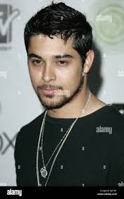 Wilmer valderrama left hi-res stock photography and images