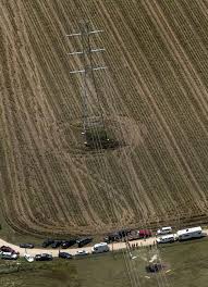 Lockhart, texas (ap) — the pilot of a hot air balloon that crashed in texas and killed all 16 people aboard was arrested in missouri in 2000 for driving while intoxicated, and the better business bureau warned consumers about doing business with a balloon touring company he used to operate. Ntsb Balloon Hit Power Lines Before Crashing Killing 16 The Spokesman Review