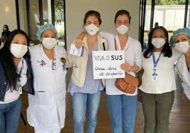 Explore tweets of ana maria braga @anamariabraga on twitter. Renata Vasconcellos E A Irma Gemea Recebem Primeira Dose Da Vacina Contra Covid 19 Uma Dose De Respeito Donna