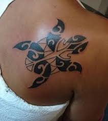This tattoo includes two black inked crossed arrows with a touch of vintage design, and the first initial of your name, and your best friend's on both sides of the cross. 9 Stylish Black People Tattoo Designs Styles At Life