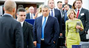 Ungarns amtierender ministerpräsident viktor orban mit seiner frau aniko levai bei der stimmabgabe in budapest. Das Europaische Parlament Versus Orban Maineuropa