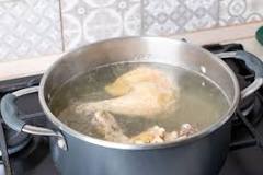 Can you use spoiled chicken for broth?