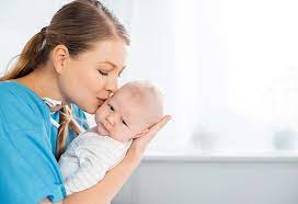Перевод слова mother, американское и британское произношение, транскрипция, словосочетания, однокоренные слова, примеры использования. Birth Of A Baby Is Rebirth Of A Mother