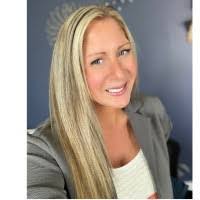 Kelly Eck's Instagram, Twitter & Facebook