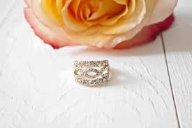 Traditionally, aluminum or tin anniversary gifts are given at a 10 year wedding anniversary. 10 Year Wedding Anniversary Gift Ideas