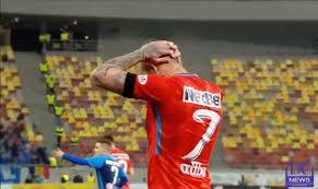 Atacantul român al celor de la kayserispor, denis alibec (30 de ani) , pare că nu se poate impune la noua echipă, asta după ce a fost urmărit de accidentări din momentul. Fcsb Alibec Dat Cu Bodyguarzii AfarÄƒ Scene Incredibile Dcnews