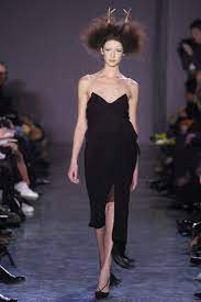 Caitriona balfe walking in a marc jacobs runway show in 2003. Caitriona Before Claire Highlights From The Outlander Star S Life In Fashion Vogue