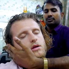 Guy Gets Best Indian Head Massage For Just $2