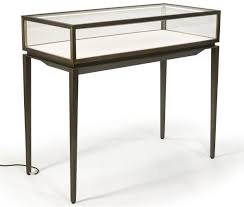 Pin By Sonja Prousek On Vitrinen In 2020 Jewelry Table Display Modern Jewelry Display Jewelry Display Case