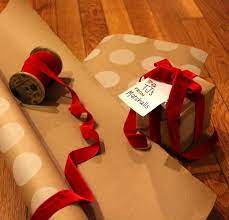 Download wrapping paper images and photos. Marshalls On Twitter A Great Holiday Tradition Is Wrapping Gifts Together Thegifter Cc Fabfitfun Http T Co Zsil0exder