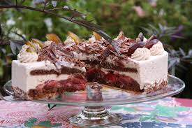 Tortentraum Mit Pflaume Gartenzauber Kuchen Und Torten Rezepte Backrezepte Kuchen Und Torten