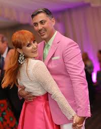 Alina sorescu şi alexandru ciucu sărbătoresc primul crăciun în casă nouă! Alexandru Ciucu È™i Alina Sorescu È™tiu SÄƒ MenÈ›inÄƒ FlacÄƒra Pasiunii Libertatea