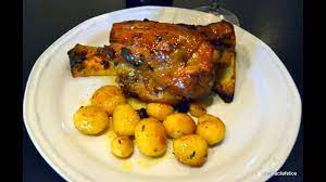 Quando gli stinchi sono pronti, lasciateli in caldo nel forno tiepido fino al momento di portarli in tavola e versate nel mixer tutto il contenuto della teglia. Stinchi Di Vitello Al Forno Youtube