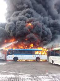 Notícias de incêndio hoje rj. Incendio Atinge Empresa De Onibus No Rio De Janeiro