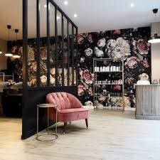 Epingle Par Iggy Kolasa Sur Lashie Bar En 2020 Salon De Coiffure Design Salon Coiffure