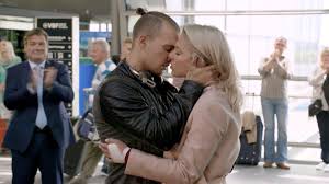See more of gzsz sunny richter und chris lehmann on facebook. Gzsz News Sunny Und Chris Kussen Sich Am Flughafen Berlin Express De