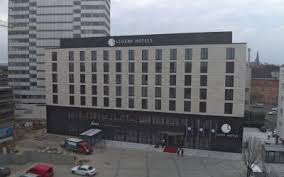 400 web cams are available as of the last scan. Webcams Bielefeld Jahnplatz Sparrenburg Stadthalle Neumarkt Hotel Websteil