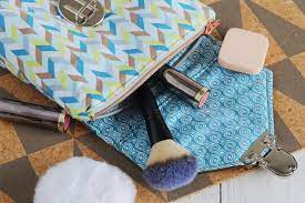 Kosmetiktasche tutorial make up tasche tasche nähen anleitung taschen selber nähen schnittmuster tasche stricken und nähen kleine popcorn tasche nähen: Kostenloses Schnittmuster Kosmetiktasche Mit Pinselfach Nahen Snaply Magazin