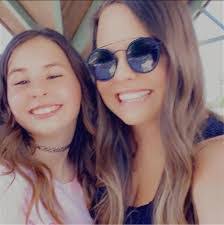 Amanda Sack's Instagram, Twitter & Facebook