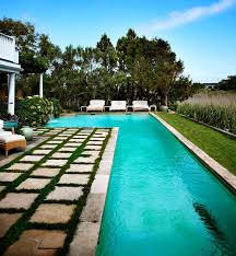 Sommarhus I New Englandstil I The Hamptons Skona Hem 04 Pool Landscaping Backyard Pool Designs Backyard Pool