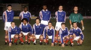 Retrouvez les maillots de foot officiels des plus grands clubs et sélections nationales sur footcenter, votre boutique 100% football ! Le Pire Et Le Meilleur Des Maillots De L Equipe De France