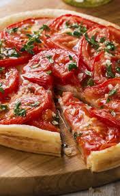 Recette Tarte A La Tomate Moutarde Et Herbes Fraiches En Video Recette Recettes De Cuisine Recette Tarte Tomate Tarte Tomate