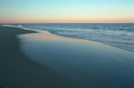 Cantecul valurilor, nisipuri fine, plaje generoase si curate,obiective turistice interesante, mancare gustoasa si cazare la preturi imbatabile. Descriere Litoral Istoric Si Informatii Despre Litoralul Romanesc