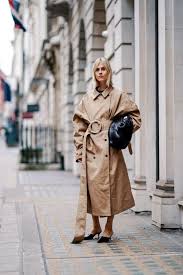 Bej Rengi Agirlikli Trenckotlar Bahar Aylarinda Karsimizda Sezonun Yeni Trendleri Arasinda Yerini Alan Favori 20 Trencko Trenckot Moda Stilleri Moda Haftalari