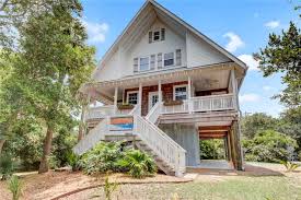 Second Wind Newly Renovated Folly Beach Home Pet Friendly Large Porch Easy Walk To Beach Dining Folly Beach In 2020 Folly Beach Beach Dining House Rental