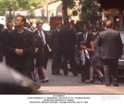 Mourning John And Carolyn At St Thomas More Church In Manhattan Lauren S Service Was Held In Greenwich Carolyn Bessette Kennedy John Kennedy Jr John Kennedy