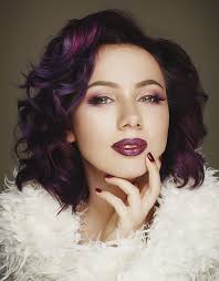 When you have wavy hair, this is one of the most natural styles that the short sides allow you to stay comfortable without compromising with the stylish top. 30 Best Short Wavy Hairstyles Trending In 2021