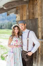 Wild Romantische Almhutten Hochzeit Dirndl Hochzeit Braut Dirndl Trachten Hochzeit