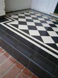 7 Amazing Black Front Door Ideas Frontdoor Frontdoorideas Black Blackfrontdoor Door Blackdoor Homedecorideas House With Porch House Entrance Porch Tile