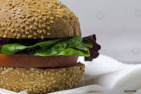 Recette de pain maison pour sandwich, sans lait ni oeufs. Sandwich A Saucisse Maison Avec Laitue Et Fromage Sur Pain De Stock Photo Crushpixel