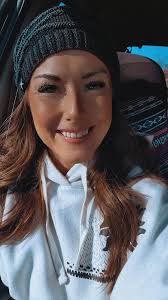 2,267 days ago I left my narcissist abuser. It would be the last time in  drank alcohol, and over the next year I would become completely sober from  narcotic medication 🐝🤟🏽 The