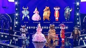 Die tarnung der promis mit allen mitteln lange aufrechterhalten. Erste Enthullung Bei The Masked Singer Das Schwein Ist Review Fernsehserien De