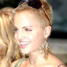 Born february 13, 1979) is an american actress, fashion designer and model. Datei Mena Suvari Square Jpg Wikipedia