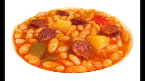 Vamos a comenzar a cocinar las judías blancas con espinacas, lavando bien las hojas de espinacas y troceándolas finamente. Judias Blancas Con Chorizo Youtube